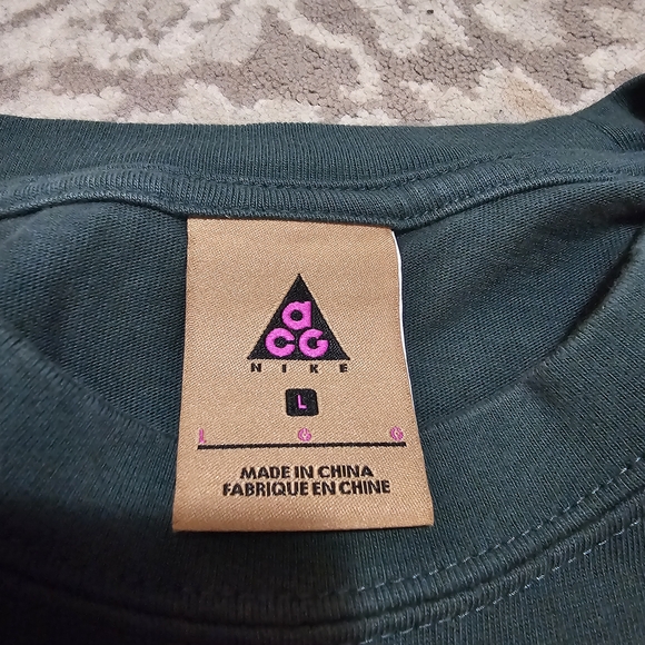 Nike ACG Men's Green Long Sleeves - Picture 4 of 6